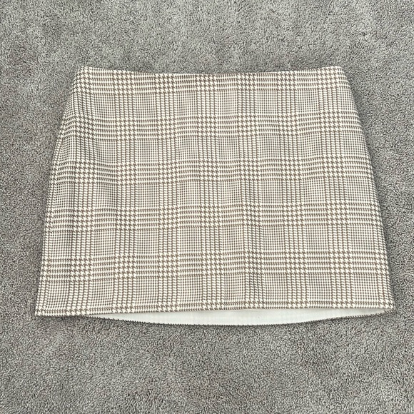 L’academie Natalia Mini Skirt in Tan & White - Picture 3 of 4